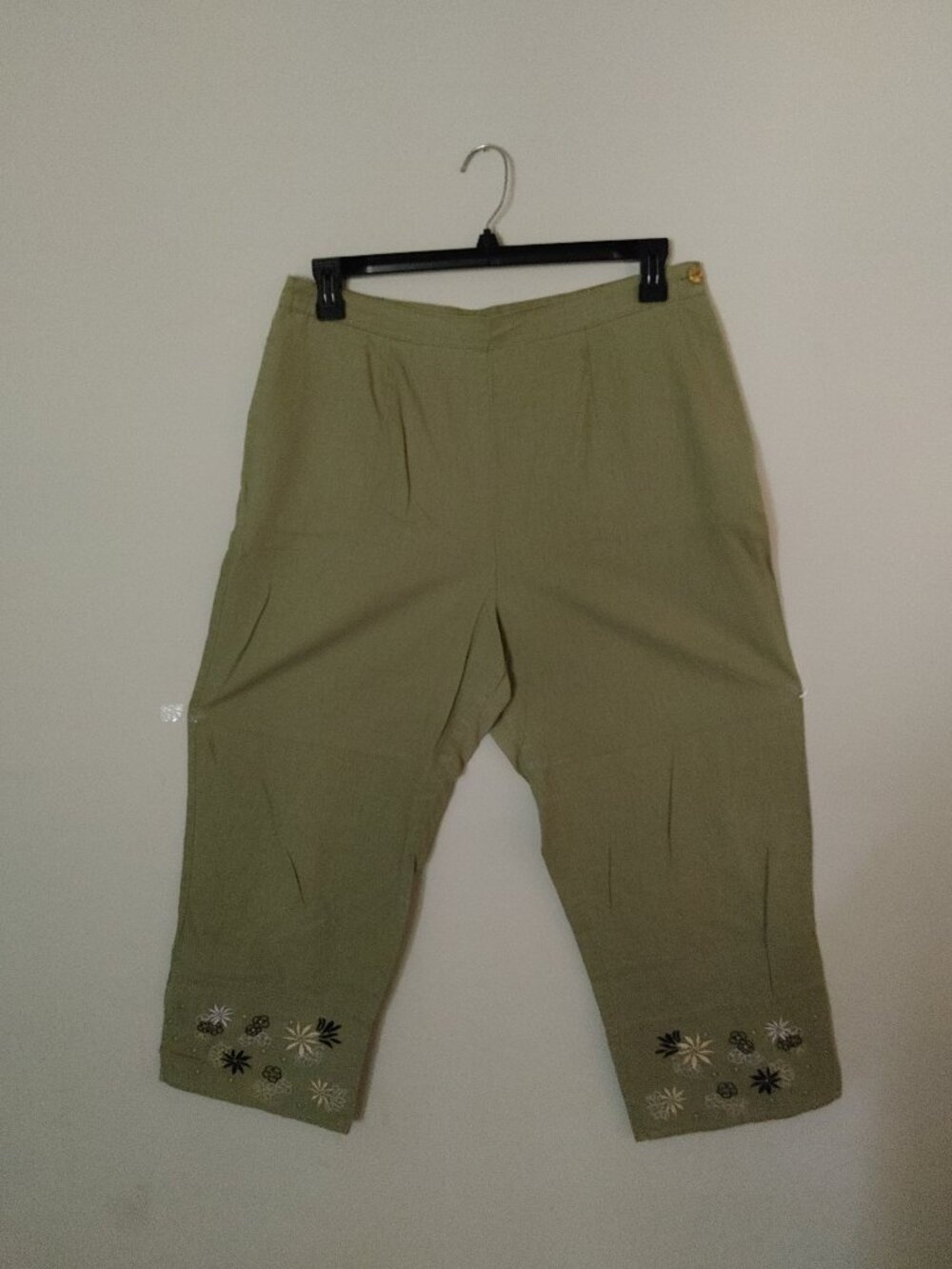 Vintage Sage Green Sag Harbor Wide Leg Capri/Cropped Pants with Embroidered Cuff